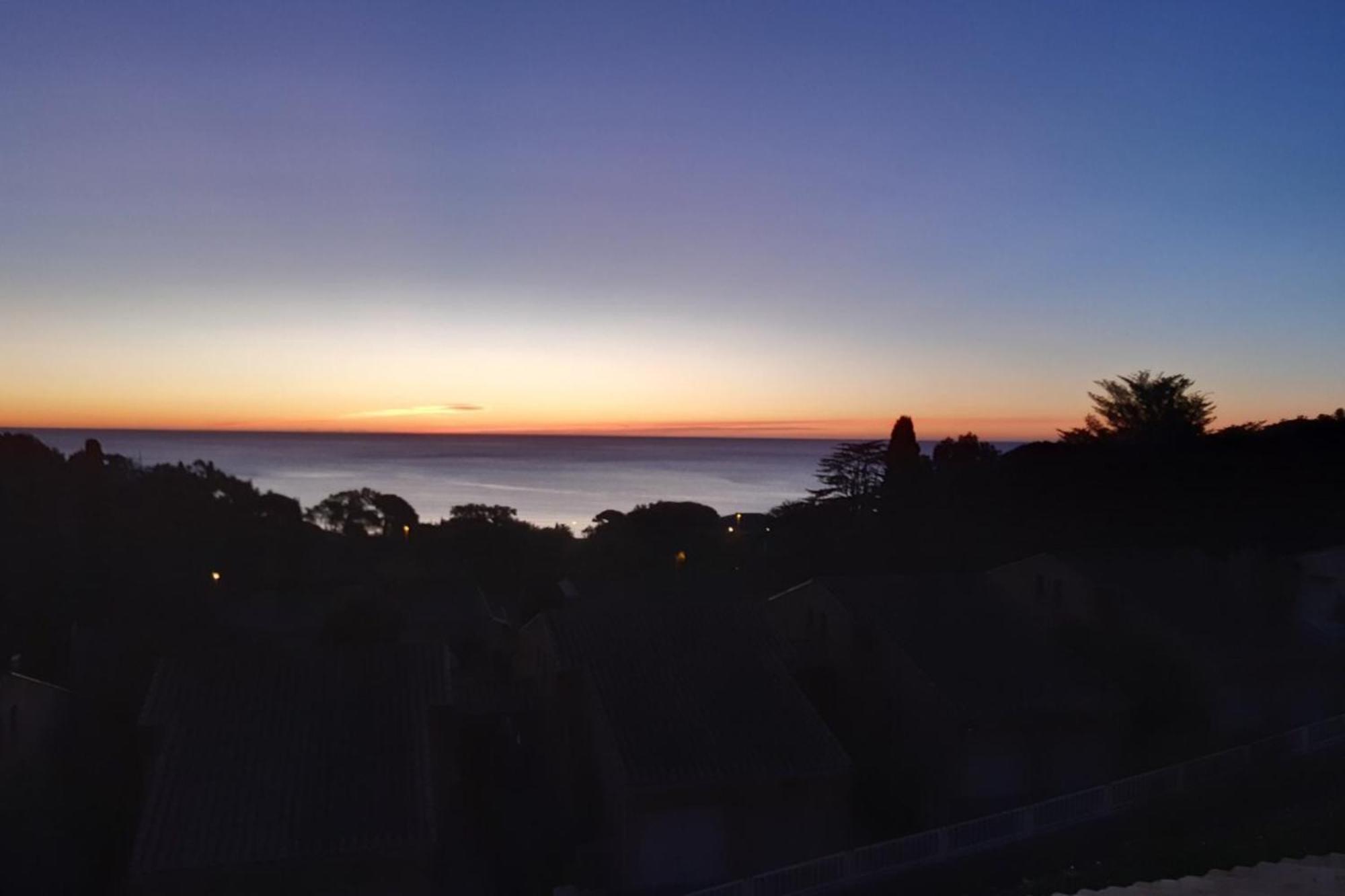 Duplex In Pramousquier - Sea View Apartment Le Lavandou Bagian luar foto